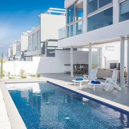 3 Schlafzimmer Mit Privatem Pool Und Dachgarten Protaras