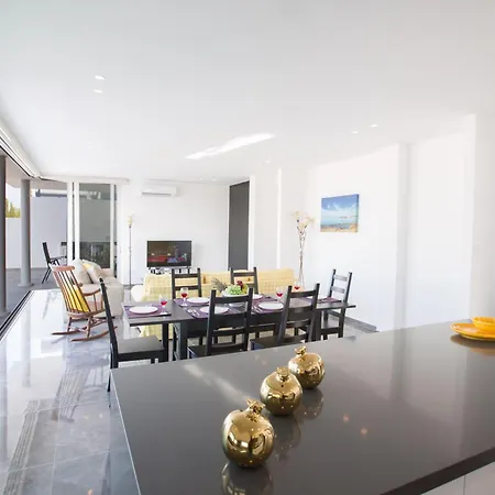 3 Schlafzimmer Mit Privatem Pool Und Dachgarten Protarász